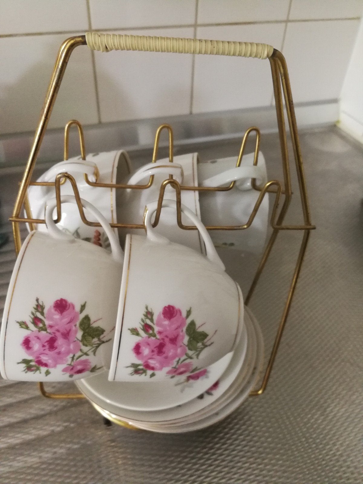 Set kopjes  en schotels met rekje, Huis en Inrichting, Ophalen, Overige stijlen, Kop(pen) en/of Schotel(s)