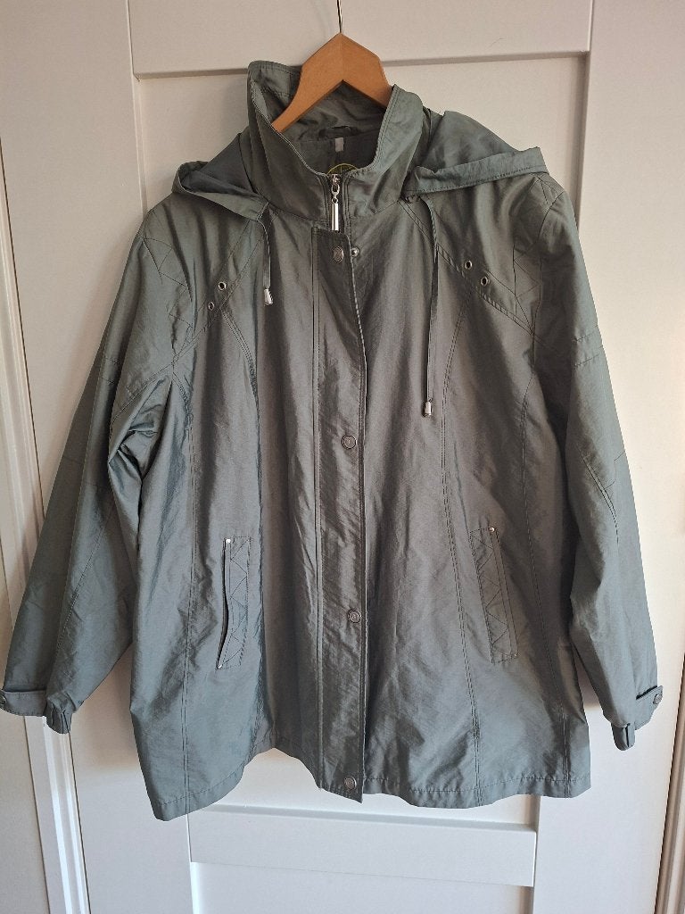 Jack. Olijfgroen. Rits en drukknopen. Mt 46. Lengte 75 cm., Kleding | Dames, Jassen | Zomer, Maat 46/48 (XL) of groter, Nieuw