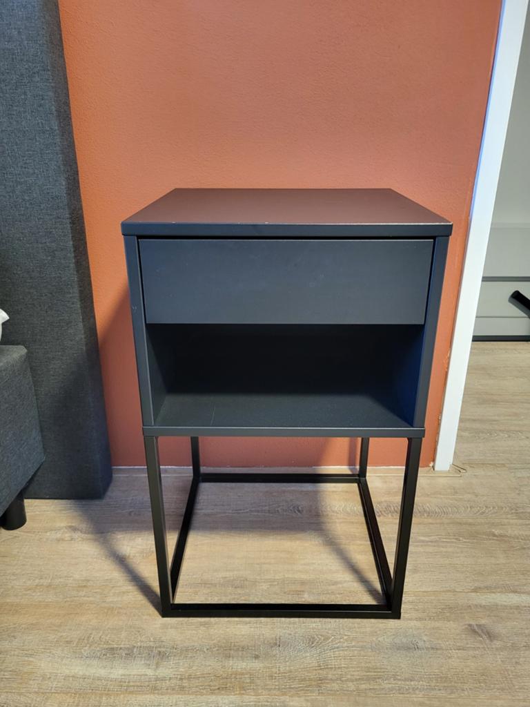 IKEA Vikhammer nachtkastje, Huis en Inrichting, Ophalen of Verzenden, Minder dan 45 cm
