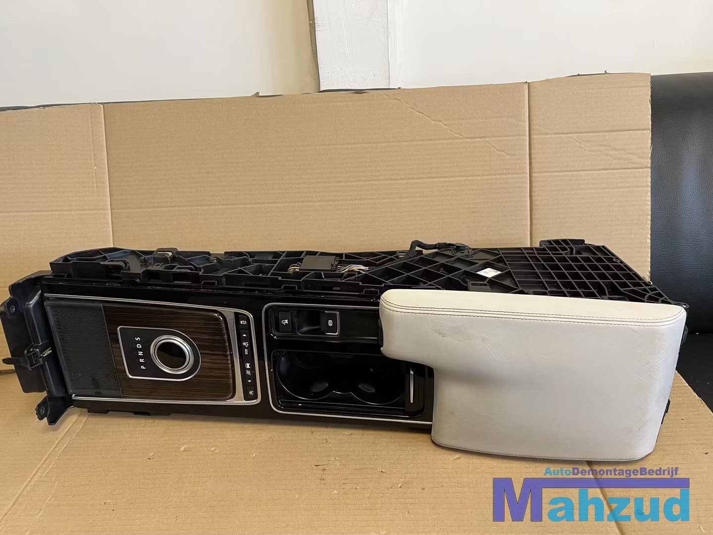 JAGUAR XF X260 Middenconsoles armsteun bekerhouder selectieh, Gebruikt, Abbey Road, Whitley 1
CV3 4LF  Coventry, Jaguar, Jaguar Land Rover Limited