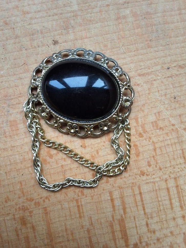 Vintage Broche met Zwarte Steen en Ketting, Overige materialen, 4 tot 7 cm, Gebruikt, Zwart