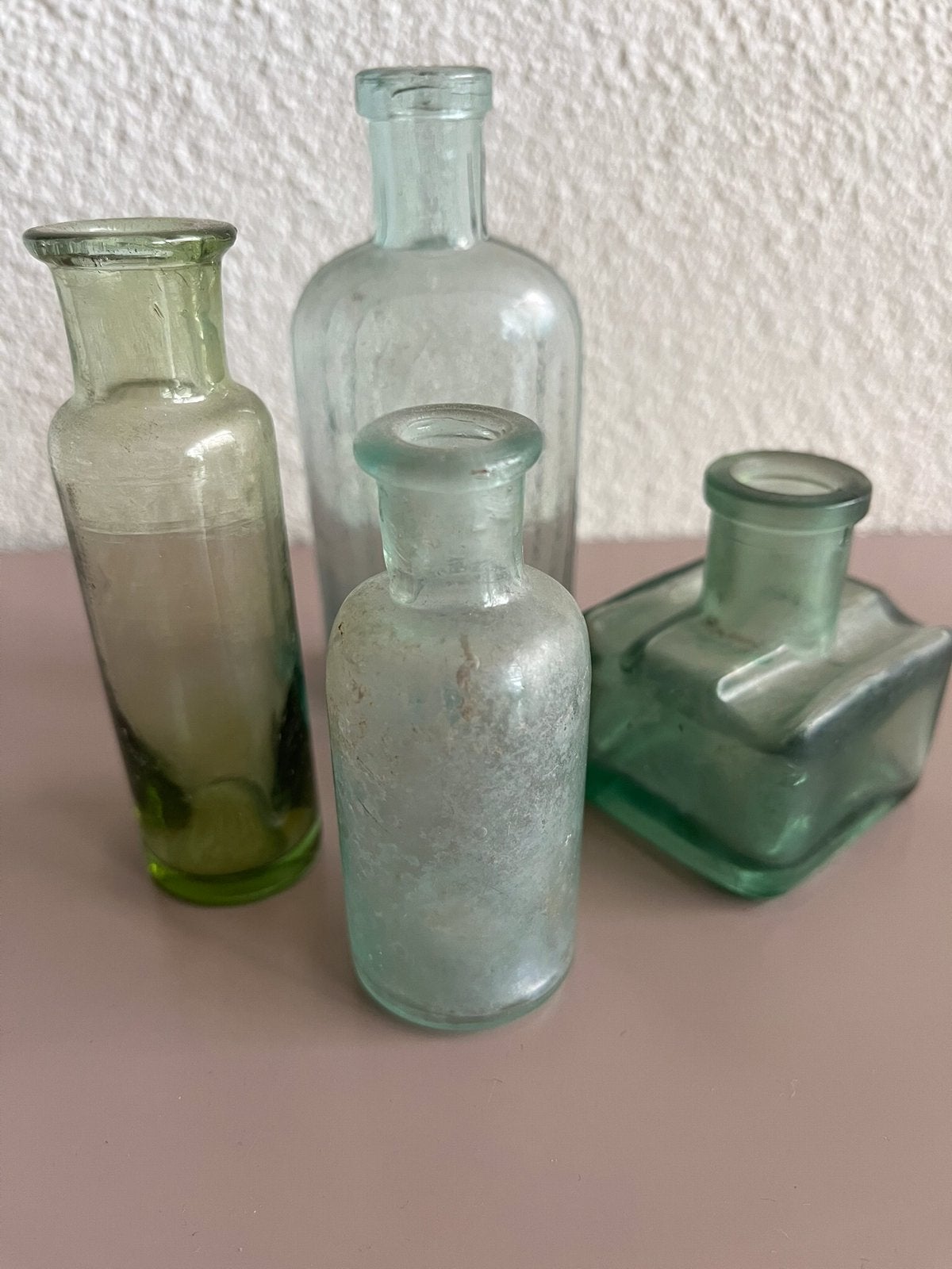Oude flesjes en inktpotje in blauw/groen, Ophalen of Verzenden