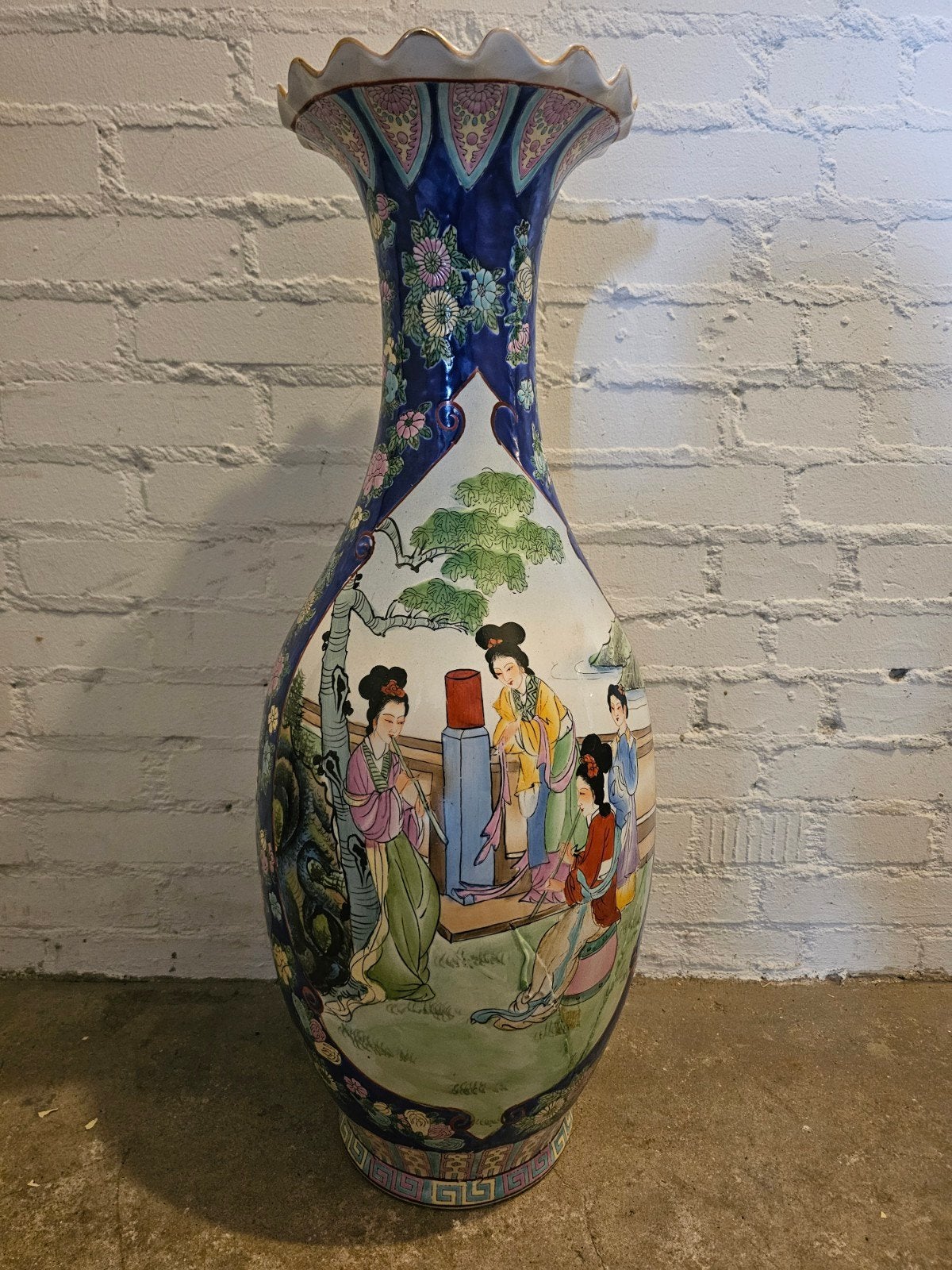 Grote Chinese Vaas met Scènes van Vrouwen en Bloemen, 73 cm, Antiek en Kunst, Ophalen of Verzenden