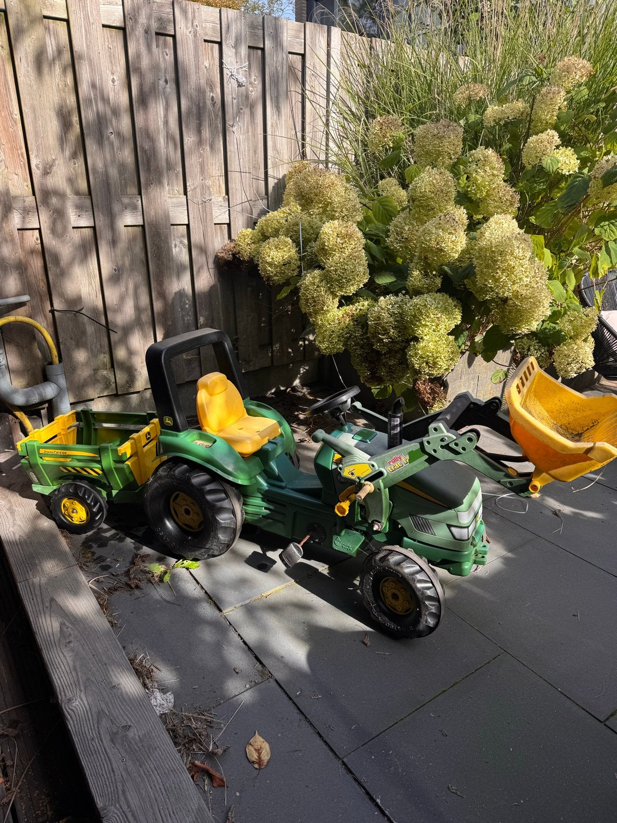 John Deere traptrekker met aanhanger en voorlader, Ophalen, Gebruikt