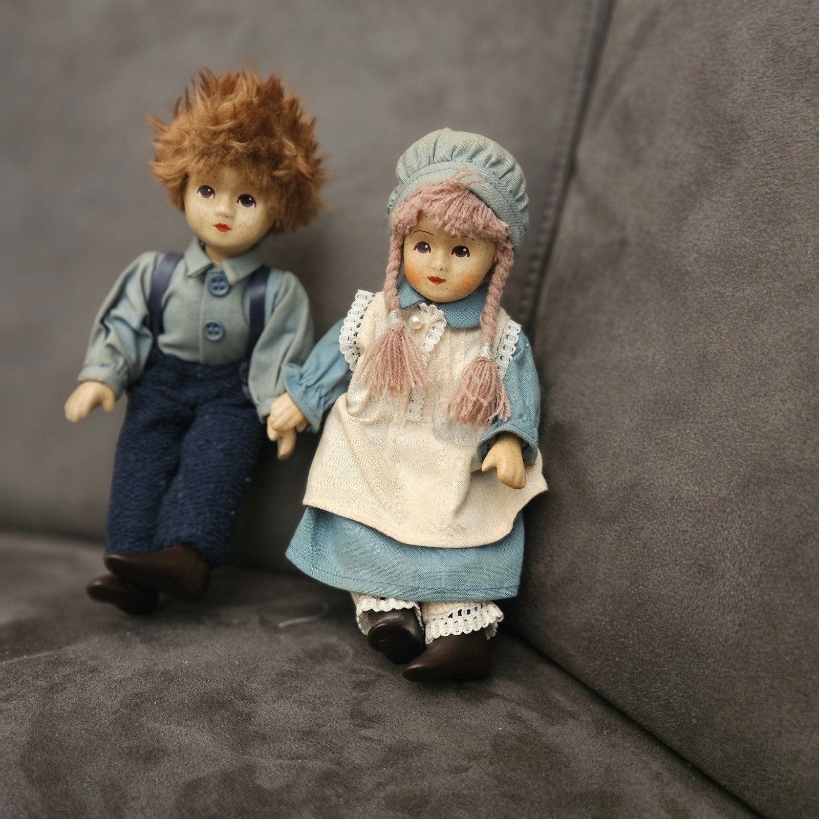 Vintage poppenpaar: jongen en meisje in traditionele kleding, Verzamelen, Ophalen, Gebruikt, Pop