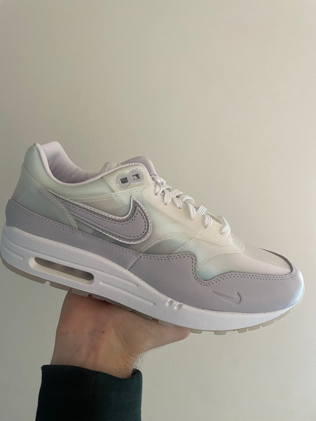 Nike Air Max 1 SNKRS Day ‘Platium Grey’ 40.5, Nike, Nieuw, Ophalen of Verzenden, Sneakers of Gympen