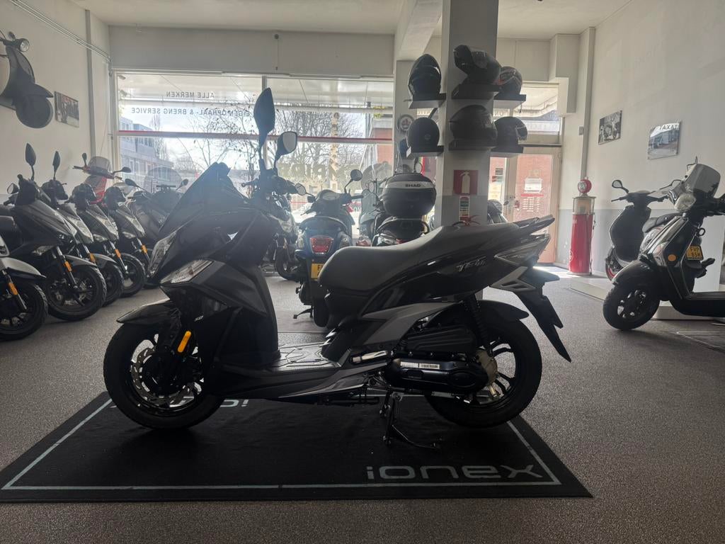 sym jet 14 E5 1E EIG BJ 2025 FABRIEKSGARANTIE!, Overige modellen, Maximaal 45 km/u, Nieuw, Benzine