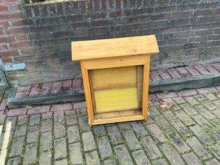 show kast, Bijen