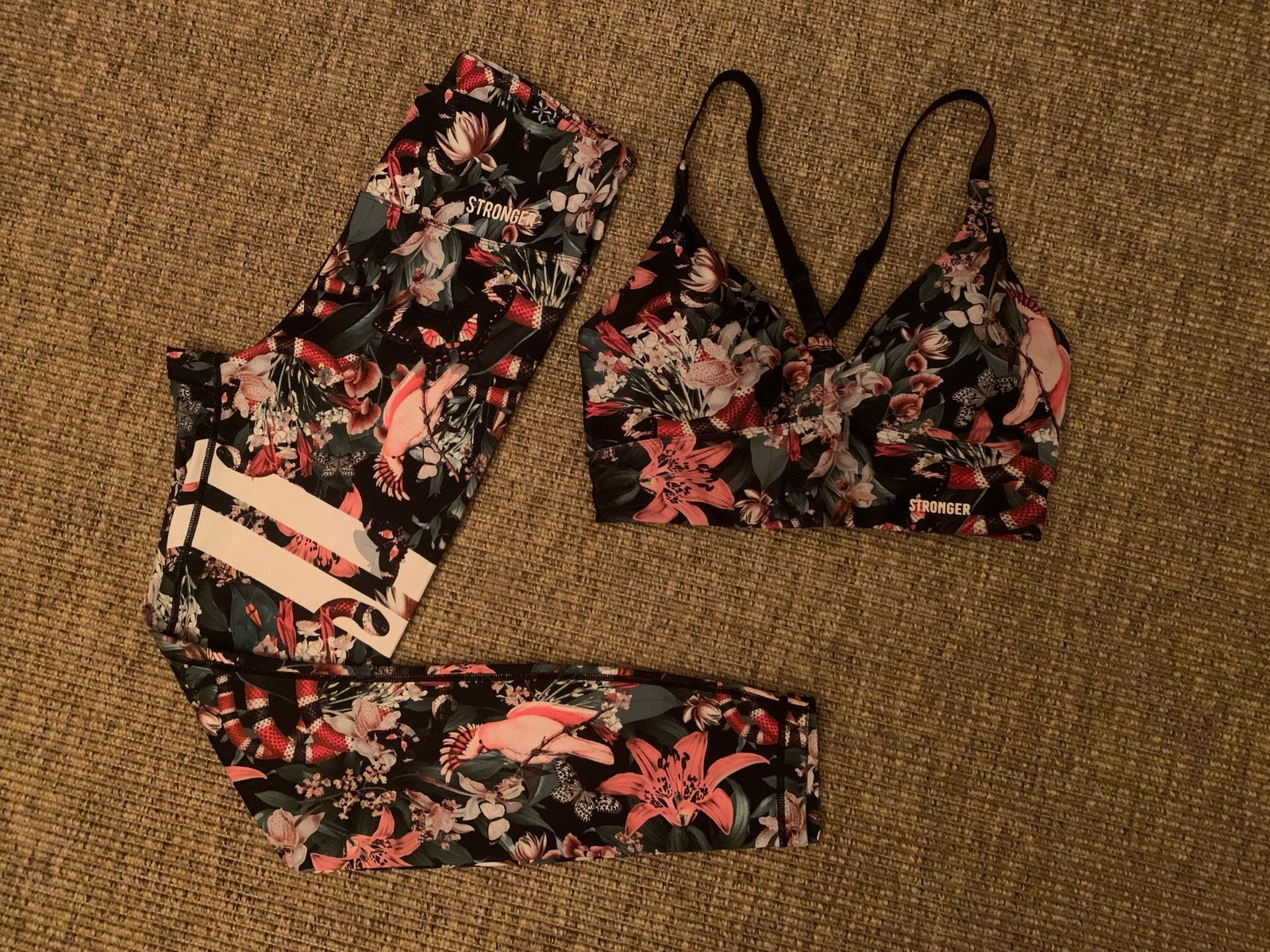 STRONGER Set tropisch - Maat S, Kleding | Dames, Zwart, Ophalen of Verzenden, Maat 36 (S), Fitness of Aerobics