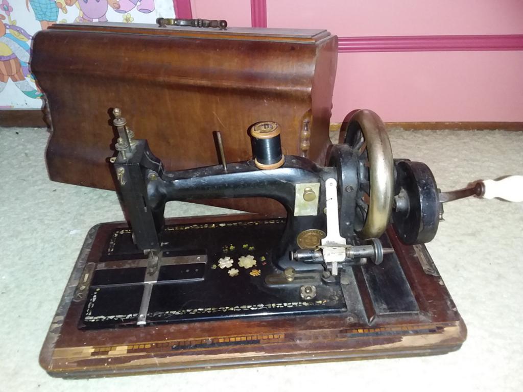 Oude hand naaimachine, Ophalen, Zo goed als nieuw, Naaimachine, Overige merken