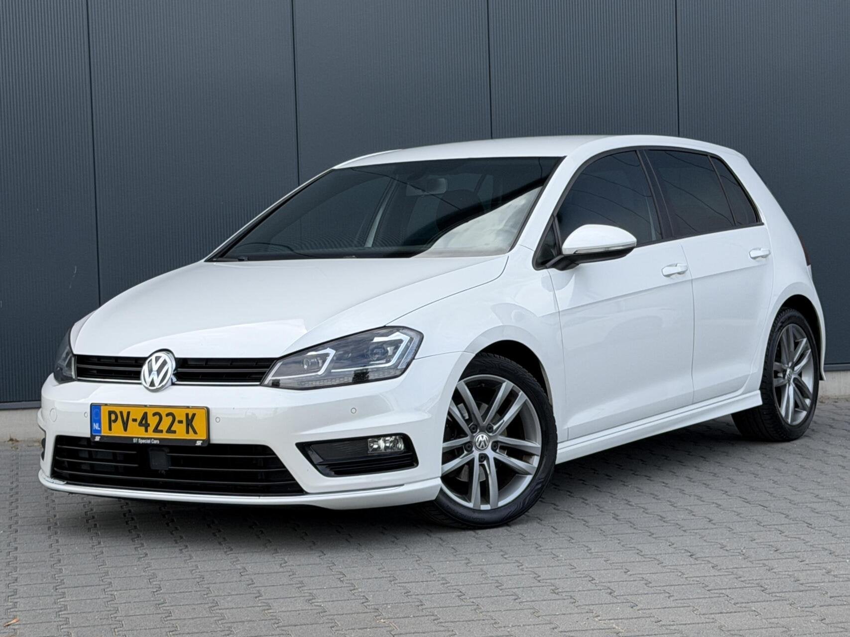 Volkswagen Golf 1.2 TSI 3x R-Line - Adaptive Cruise - Parelm, Voorwielaandrijving, Euro 5, Gebruikt, Zwart
