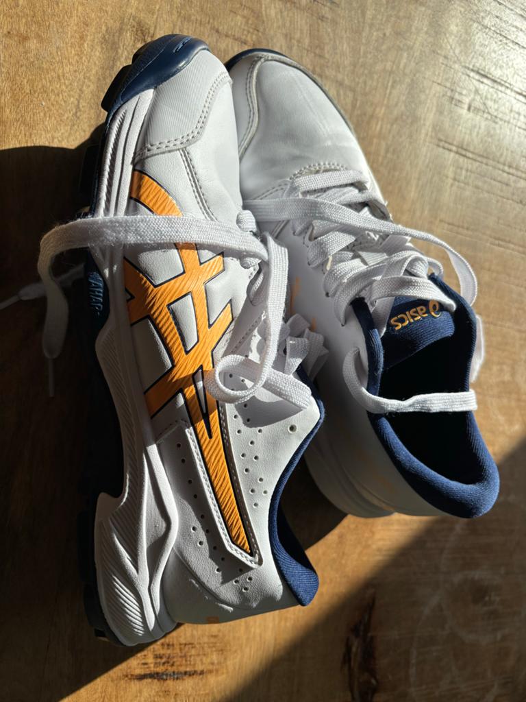 Asics Gel-Peak Hockeyschoenen - Zo goed als nieuw - Maat 39., Sport en Fitness, Hockey, Ophalen of Verzenden, Zo goed als nieuw