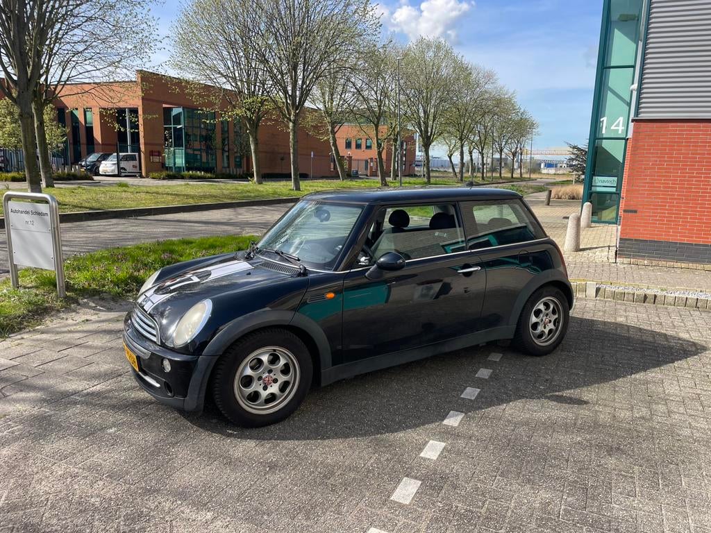 Mini 1.6 16V Cooper 2004 Zwart APK TM 01/2027 AIRCO (KOUD), Auto's, Voorwielaandrijving, Zwart, 4 cilinders, 4 stoelen