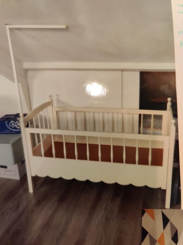 Vintage kinderbedje/ledikant, Kinderen en Baby's, Ophalen, Zo goed als nieuw, Ledikant