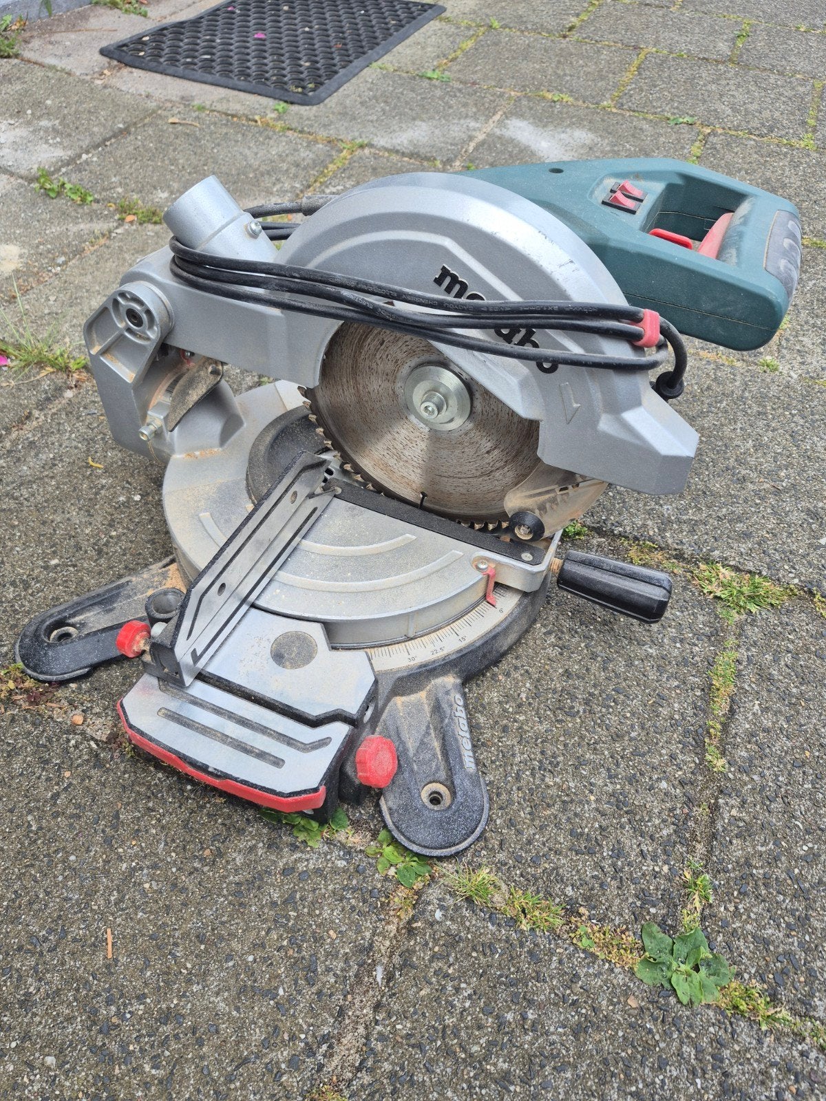 Metabo Afkortzaag - Krachtig en Betrouwbaar, Gebruikt, 600 tot 1200 watt, Ophalen of Verzenden, Afkortzaag
