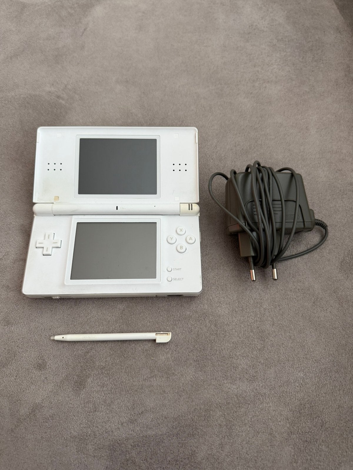 Nintendo DS Lite + Oplader, Spelcomputers en Games, Ophalen of Verzenden, Zo goed als nieuw, Zilver, DS Lite