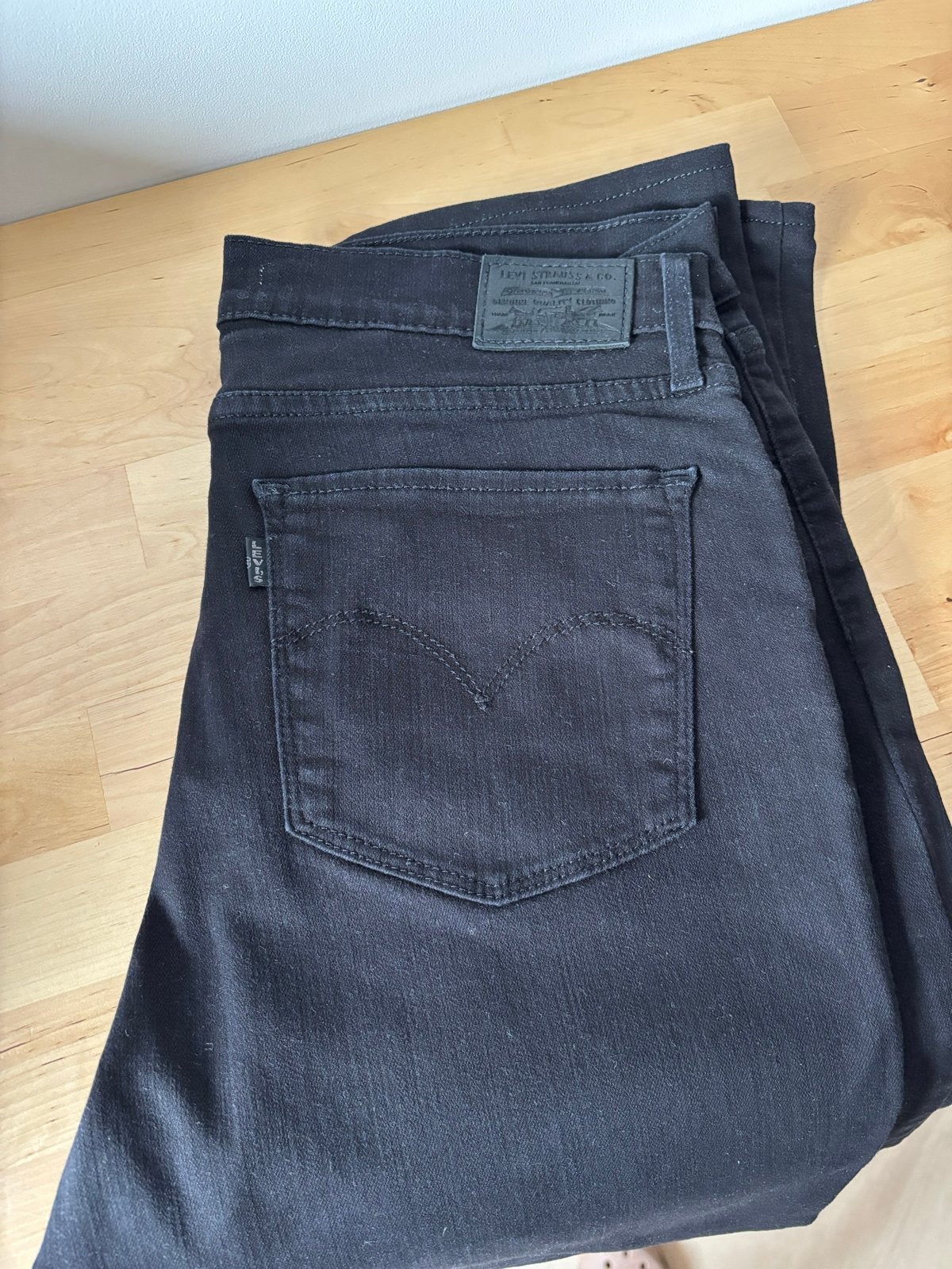 Levi's 724 High Rise Straight Jeans Zwart W31, Ophalen of Verzenden, Zo goed als nieuw, Zwart, W30 - W32 (confectie 38/40)