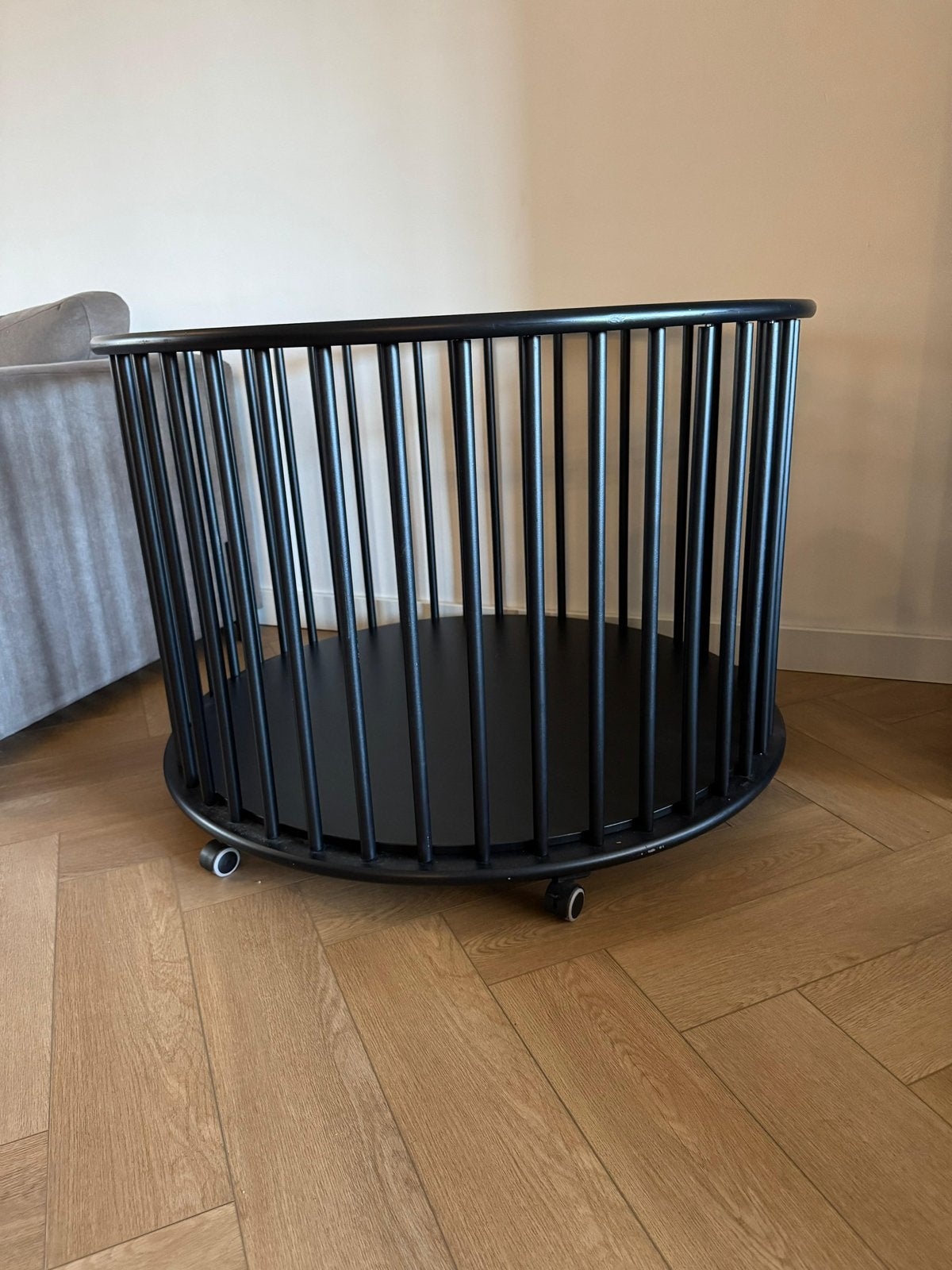 Mooie ronde box Bopita Rondo (mat zwart) met wieltjes +poten, Kinderen en Baby's, Ophalen, Zo goed als nieuw, Rond, In hoogte verstelbaar