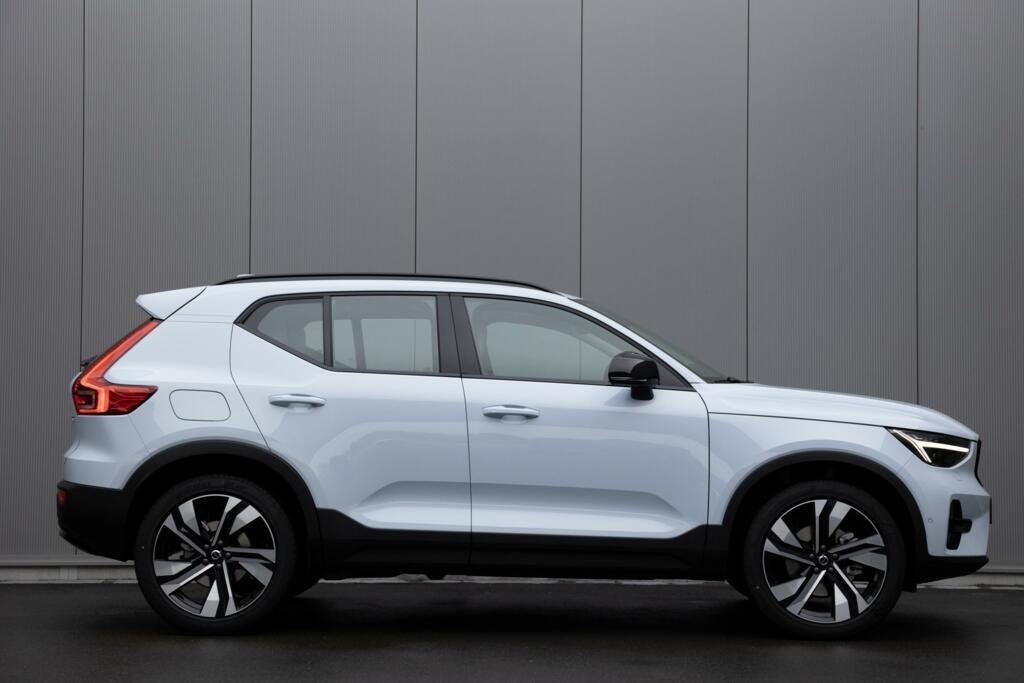 Volvo XC40 B4 MY2027 SAMENSTELLEN EXTRA VOORDEEL, 15 km/l, Gebruikt, 4 cilinders, 1969 cc