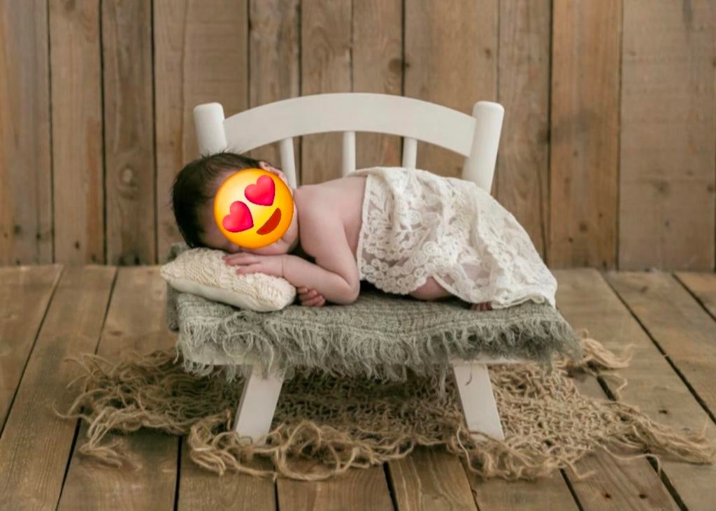 Newborn Photography Chair. Foto props. Houten stoeltje, Ophalen of Verzenden, Zo goed als nieuw