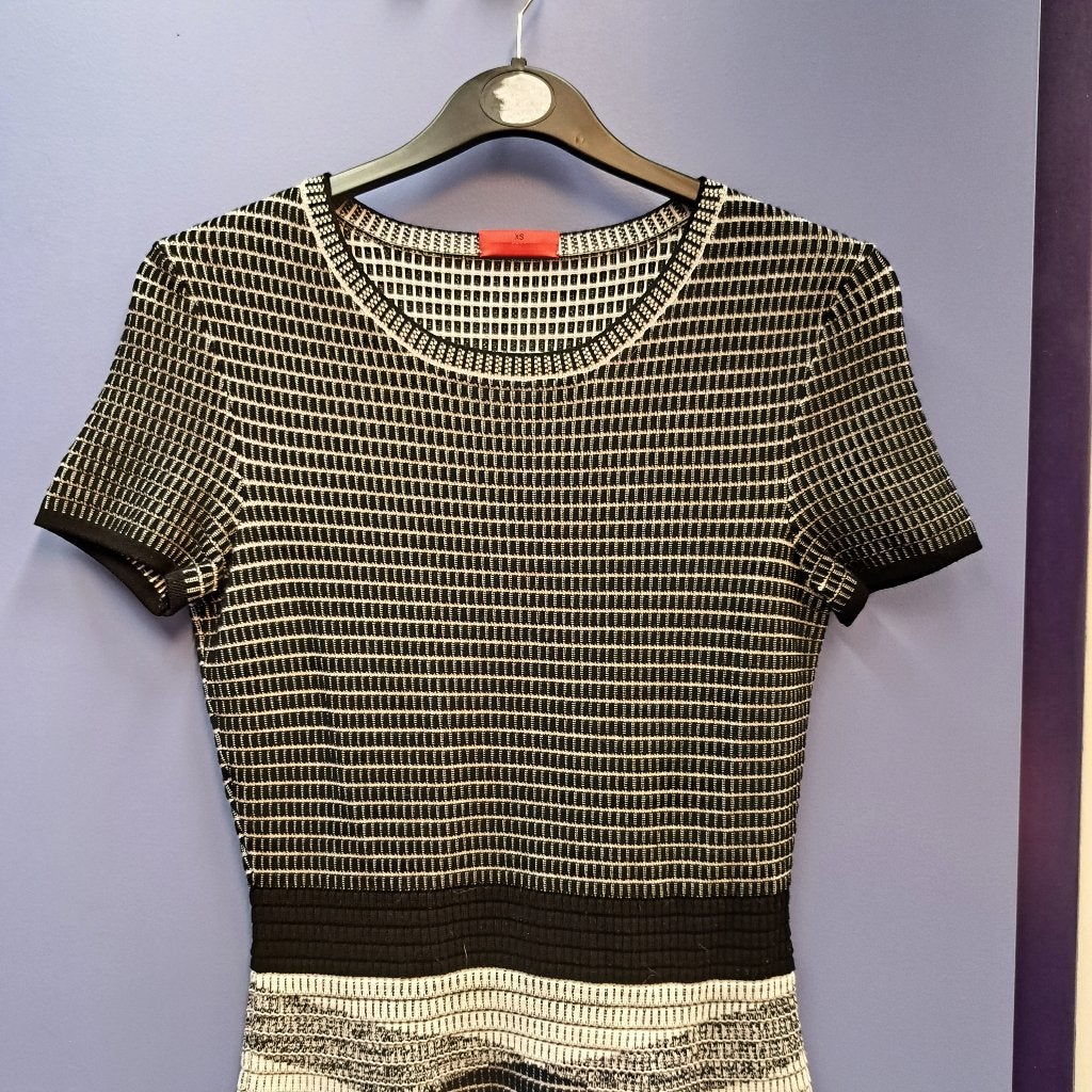 Hugo Boss jurk dikkere stof zwart wit geprint mt XS nr 44313, ., Zwart, Hugo Boss, Ophalen of Verzenden