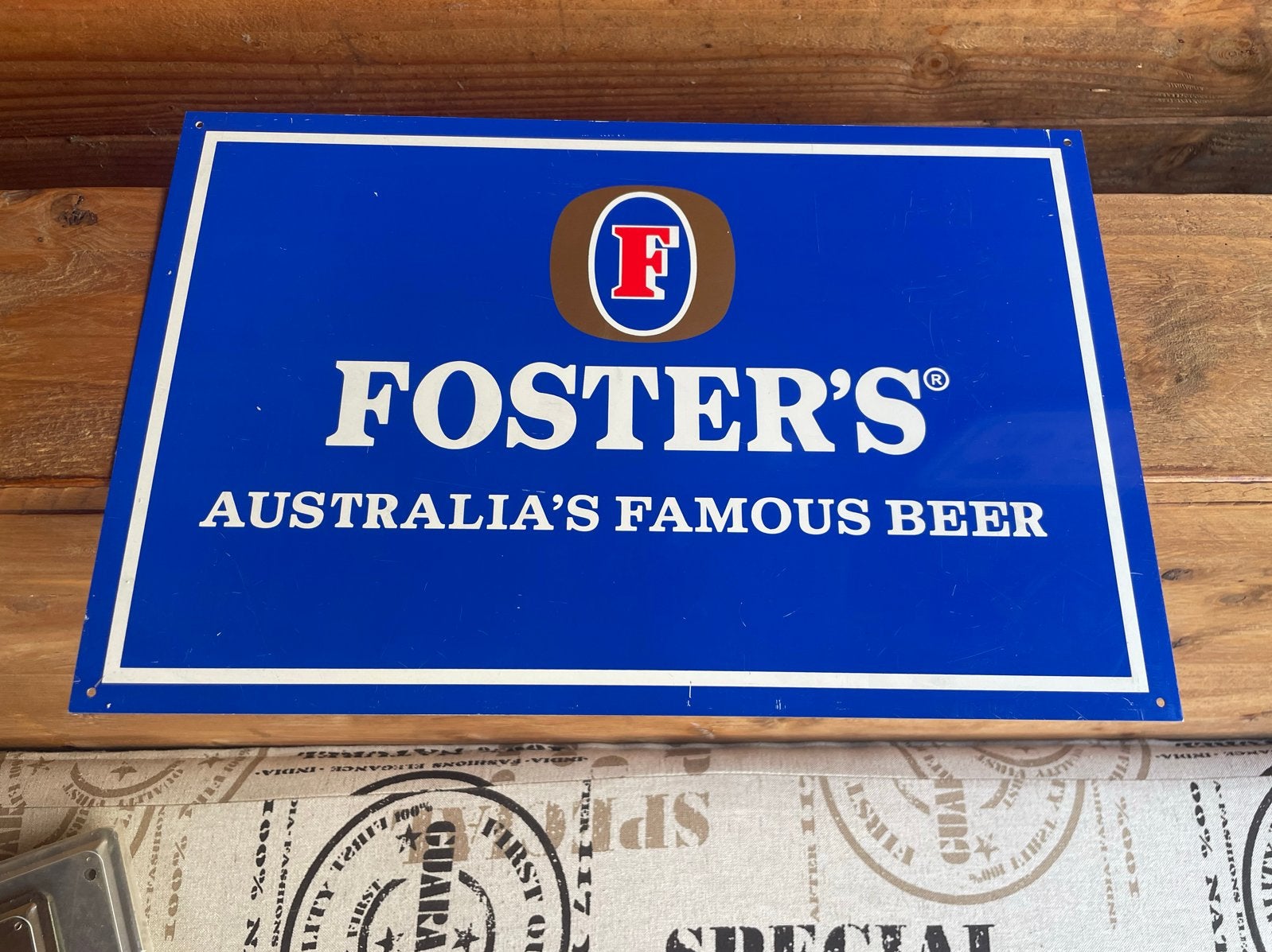 Vintage Foster's Reclamebord - Australia's Famous Beer, Verzamelen, Ophalen of Verzenden, Gebruikt, Reclamebord