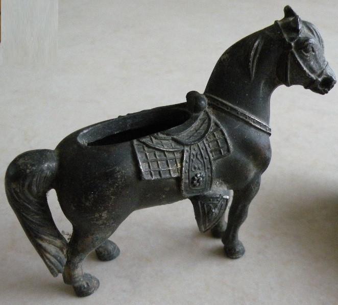 Paard.  Lengte 11 cm., Antiek en Kunst, Ophalen of Verzenden