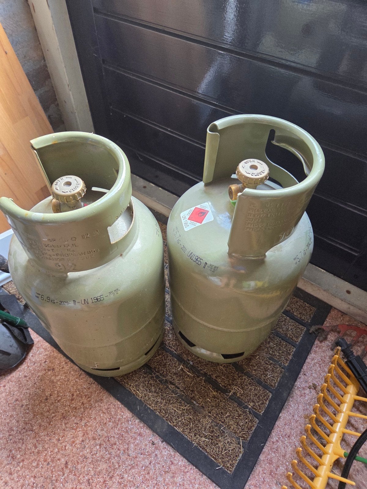 2 gasflessen 5.7 kg en 6.9 kg., Ophalen, Gebruikt