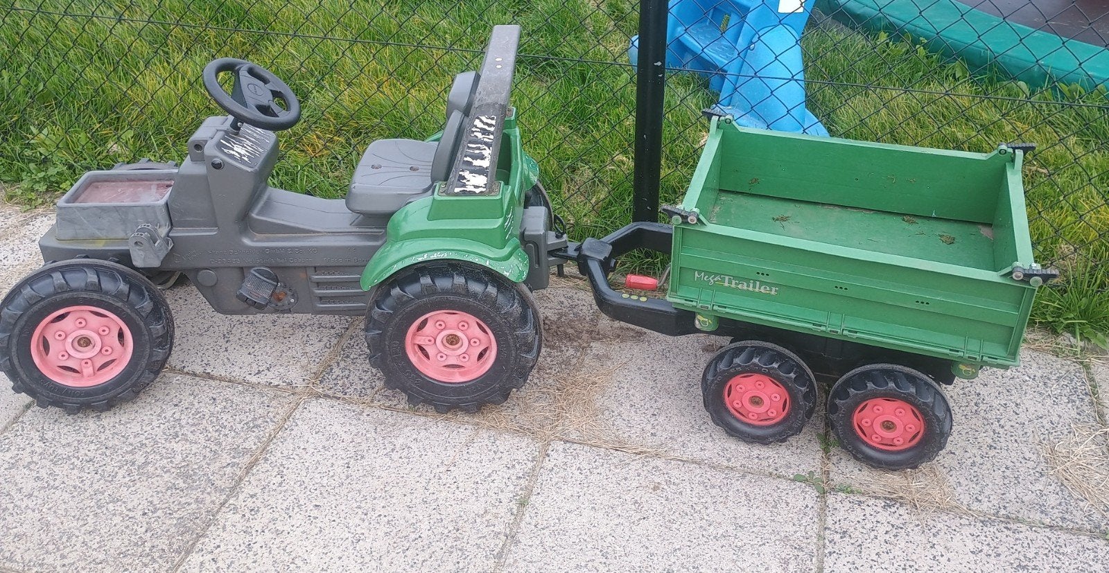 Gratis traptrekker en kar en bak voorhanger