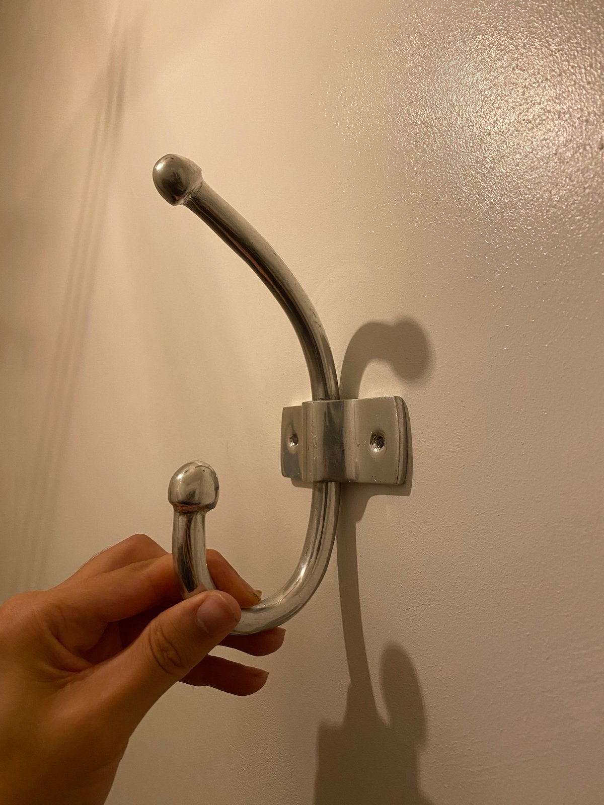 2x metalen wandhaken - kapstokhaken, Gebruikt, Wandhaken, Ophalen of Verzenden, Minder dan 100 cm