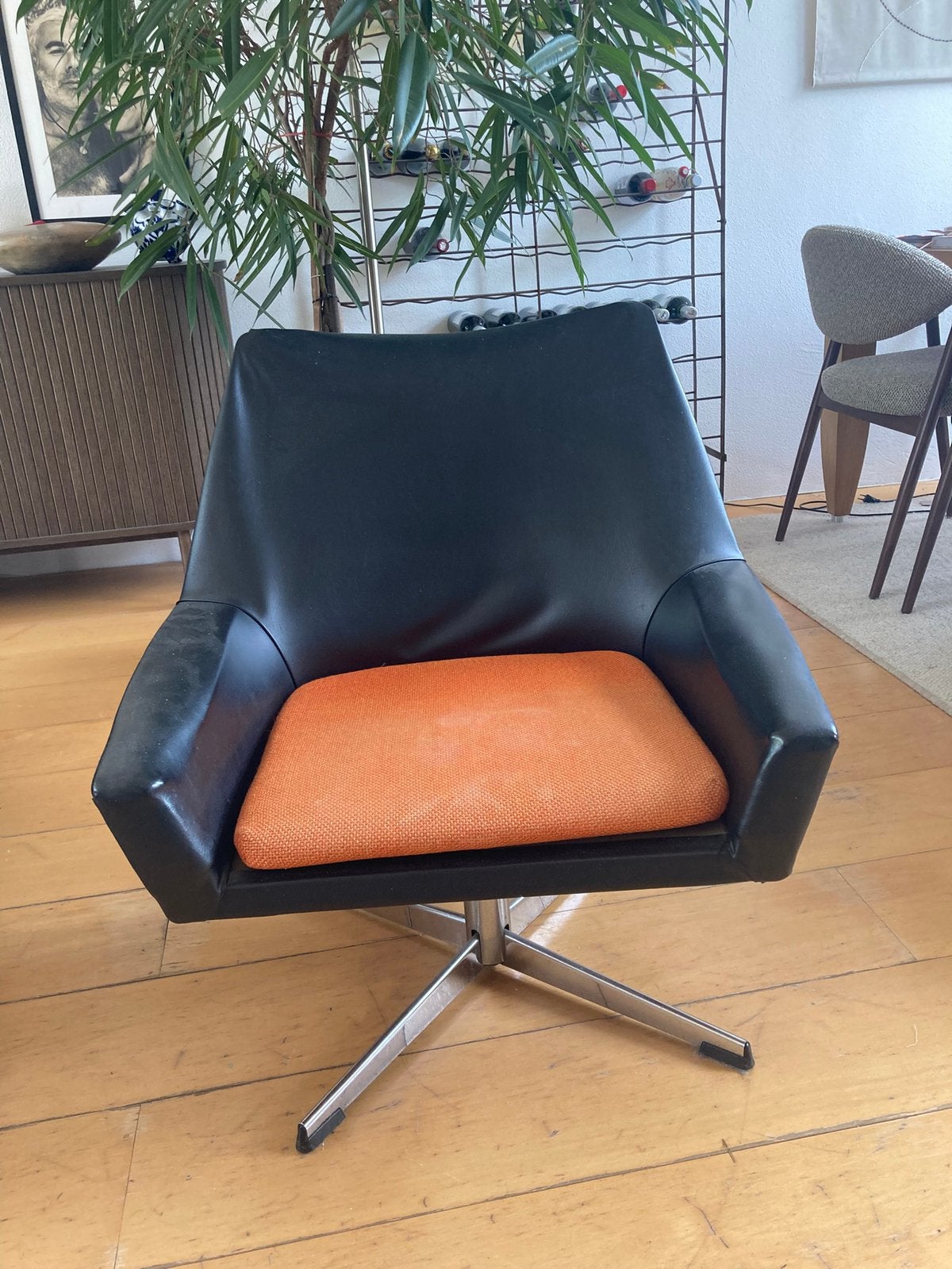 Vintage jaren 60/70 fauteuil van zwart skai, Ophalen, Gebruikt, Minder dan 75 cm, 50 tot 75 cm