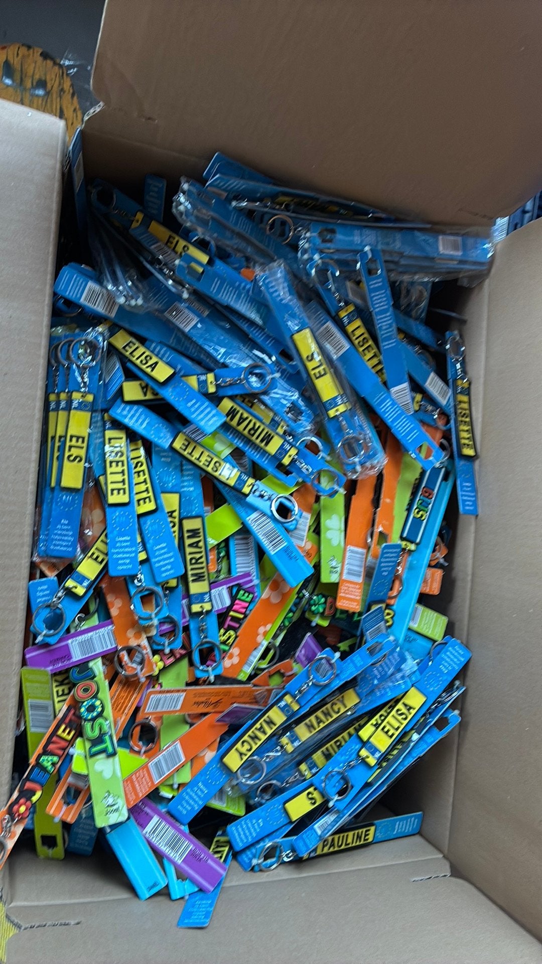 Te koop 1500 div sleutelhangers, Diversen, Ophalen, Nieuw