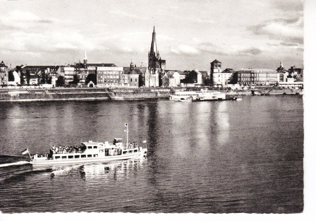DUSSELDORF,- Rheinpartie.  29-07, Ophalen of Verzenden, 1960 tot 1980, Duitsland