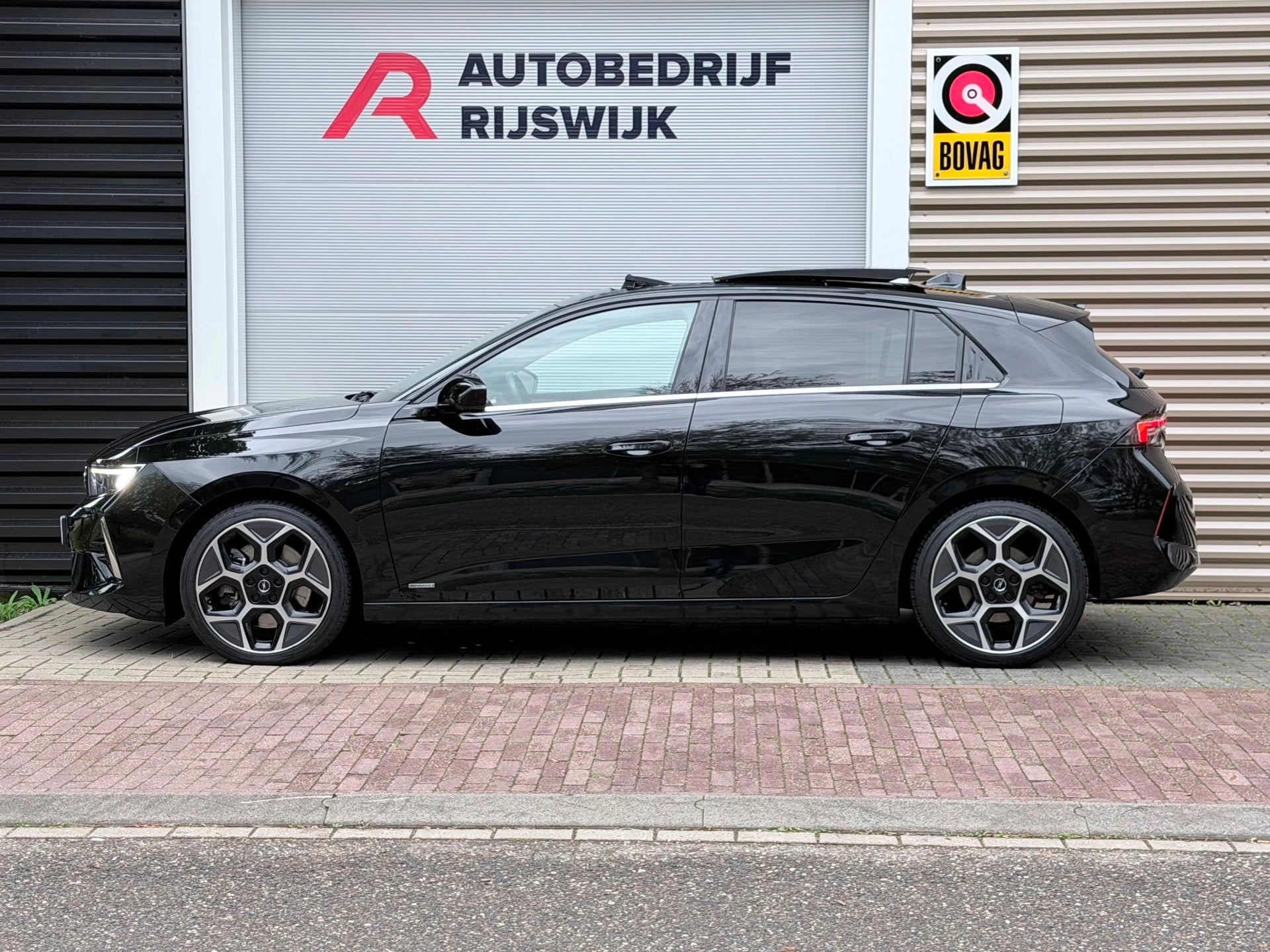 Foto 2 van Opel ASTRA 1.6 Hybrid Edition Pano/360/HuD/Memory