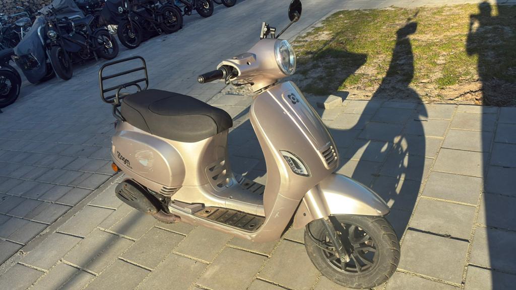 Een nette AGM VX 50_gele kenteken_45km, Fietsen en Brommers, Brommeronderdelen | Scooters, Ophalen, Gebruikt