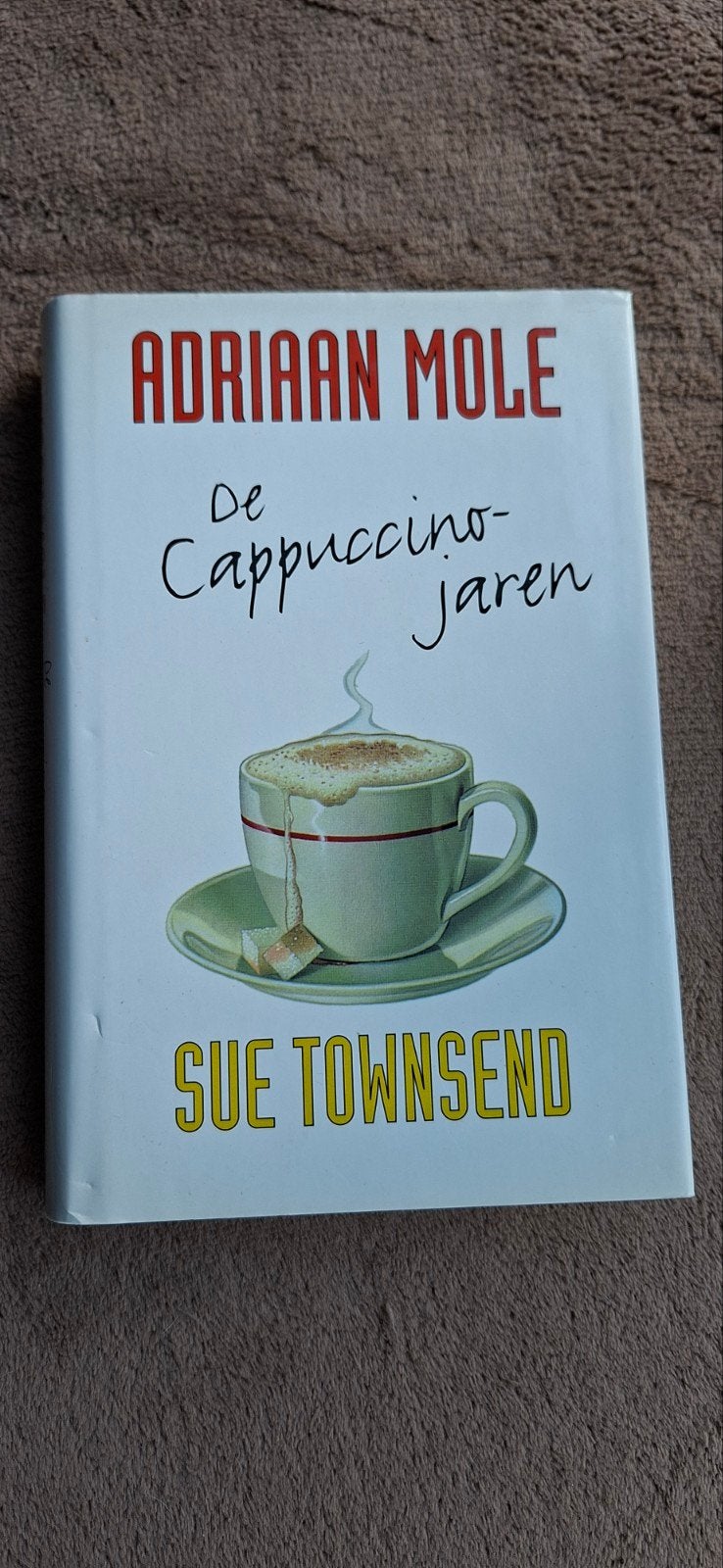 Adriaan Mole: De Cappuccino-jaren - Sue Townsend (Hardcover), Ophalen of Verzenden, Gelezen