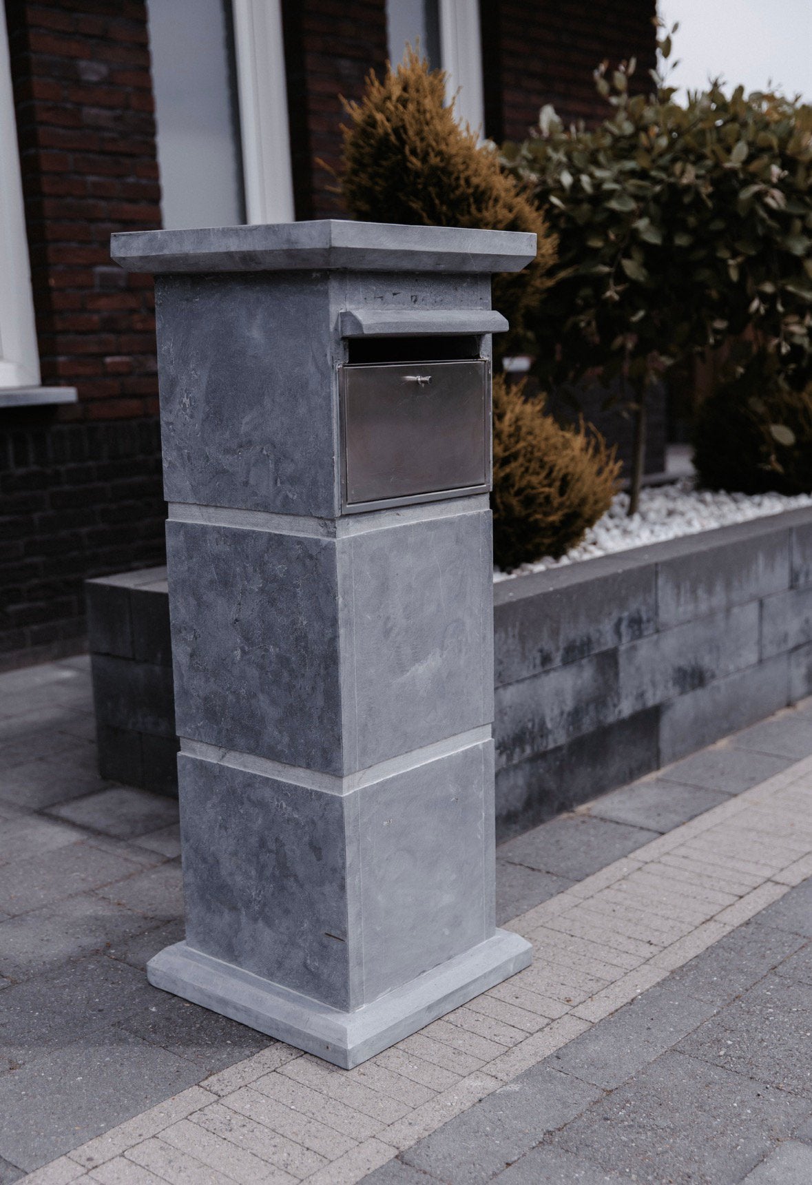 Natuursteen pakketbrievenbus - NIEUW - uit voorraad, Ophalen of Verzenden, Nieuw, Hardsteen, Staande brievenbus