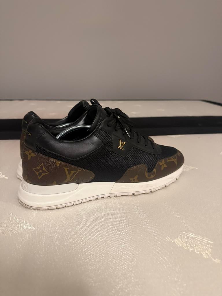 Louis Vuitton Run Away Sneakers Maat 43, Kleding | Heren, Schoenen, Ophalen of Verzenden, Zo goed als nieuw, Zwart, Sneakers of Gympen