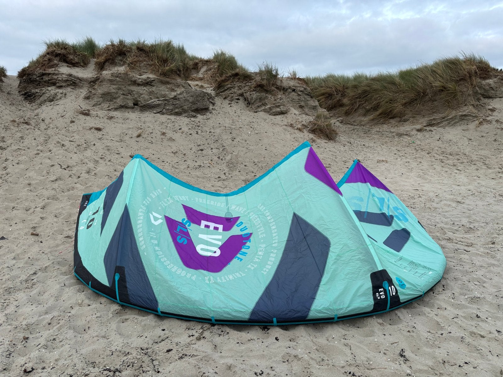 Duotone Evo SLS 10m² kite 2022, 10 m², Geen board, Ophalen of Verzenden, Zo goed als nieuw