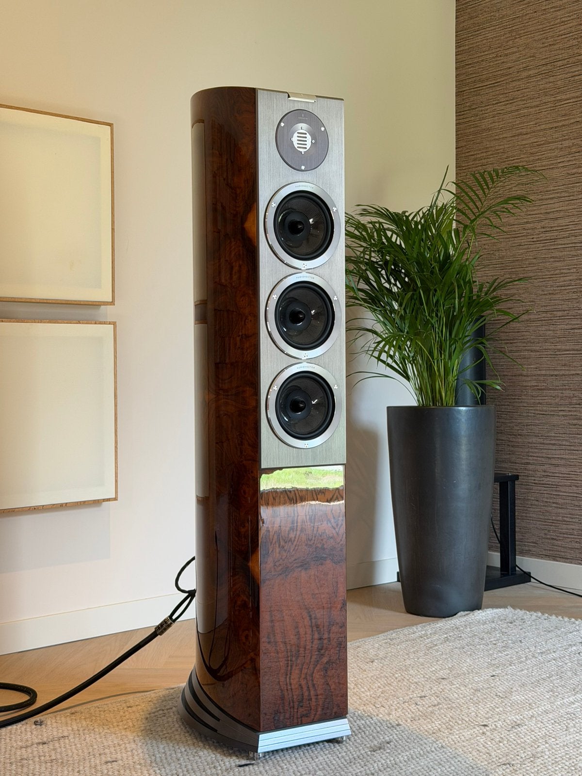Audiovector r8 arreté