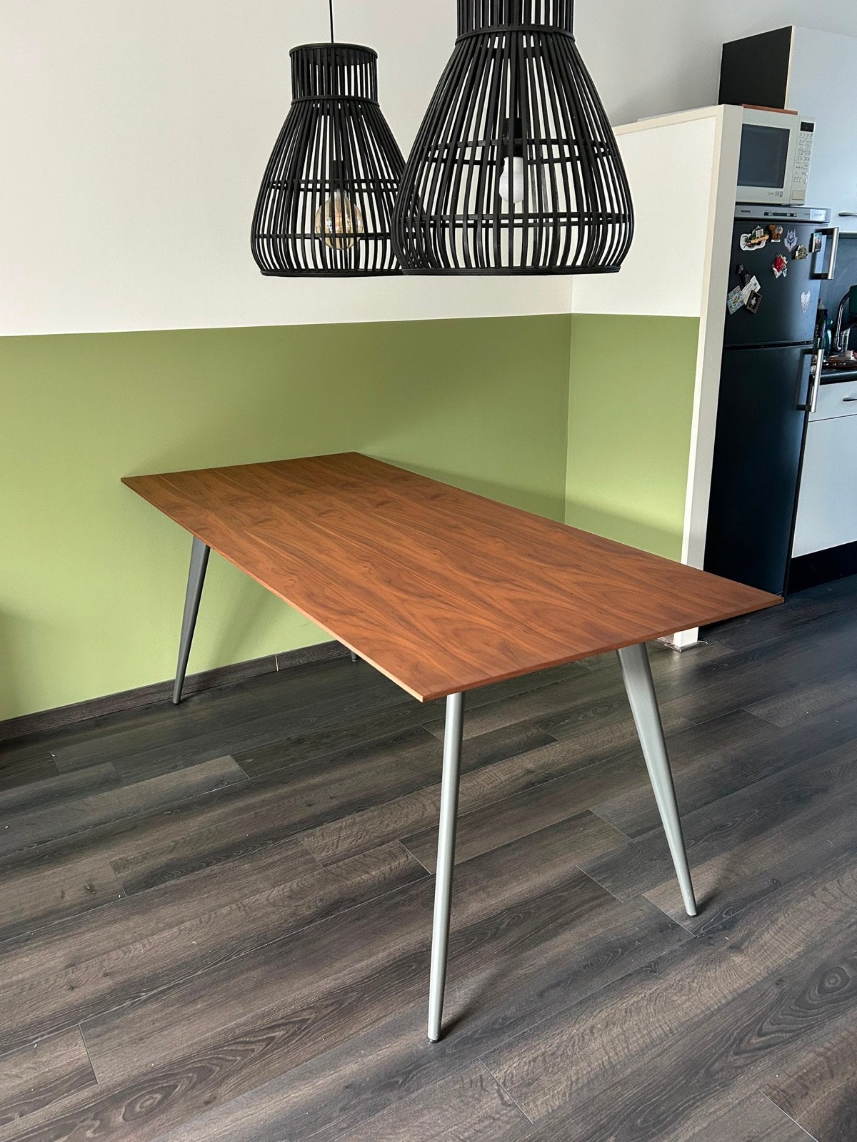 Retro stijl Eettafel met walnoot kleur tafelblad, Huis en Inrichting, Tafels | Eettafels, Ophalen, Gebruikt, 50 tot 100 cm, 150 tot 200 cm