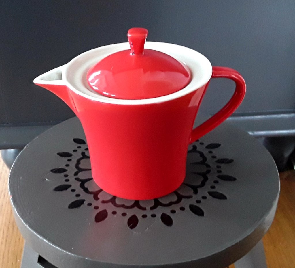 Design klein rood theepotje - Multiple Choice by Topchoice, Nieuw, Ophalen of Verzenden, Theepot, Modern