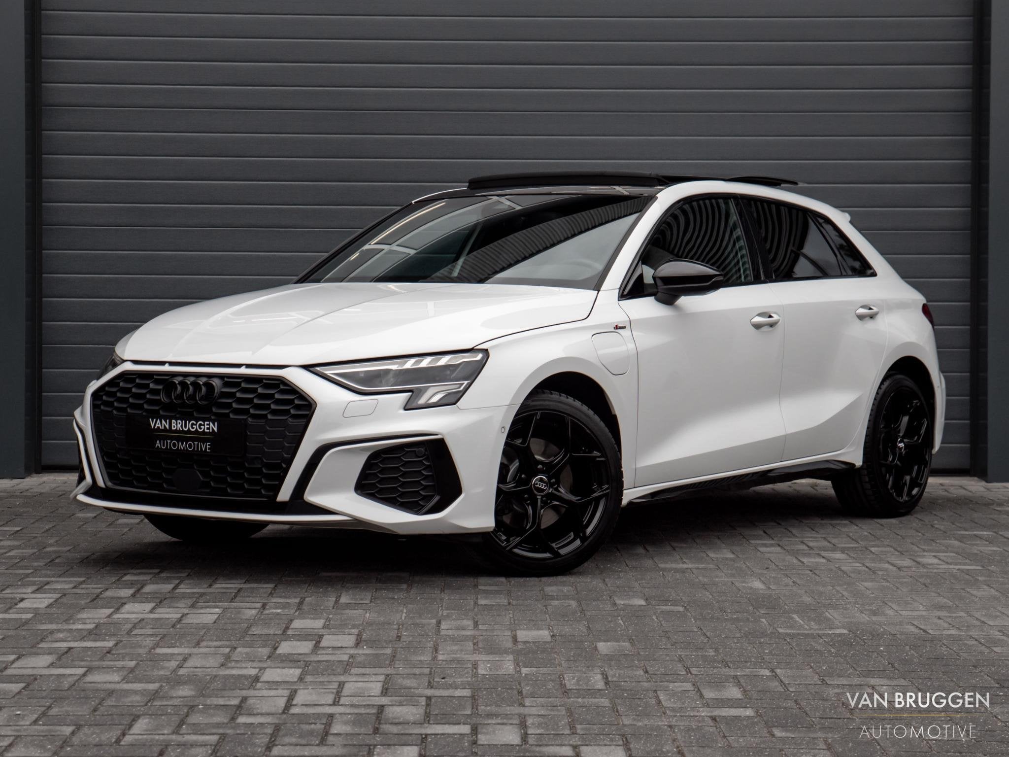 Audi A3 Sportback 40 TFSI e S-Line Pano B&O RS-Stoelen Sfeer, Stof, Gebruikt, 4 cilinders, Wit