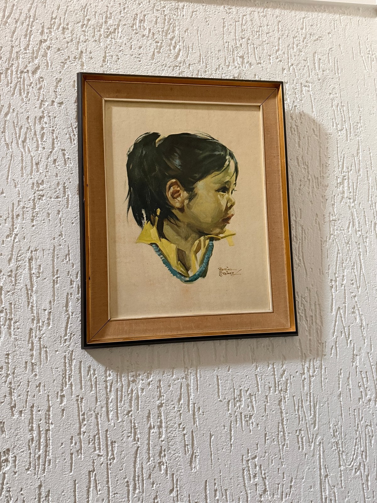Vintage kunstprint Bettina Steinke - Taos Indian Girl, Ingelijst, 1950 - 1999, Overige technieken, Portret