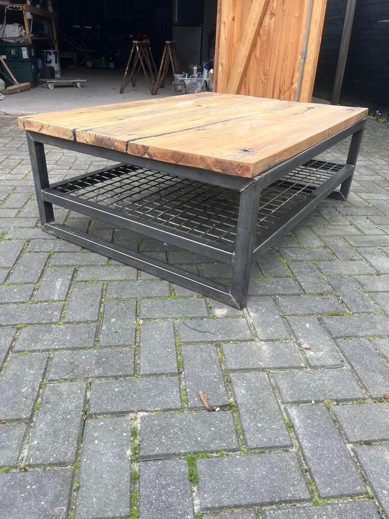Industriële salontafel, Ophalen of Verzenden, Zo goed als nieuw