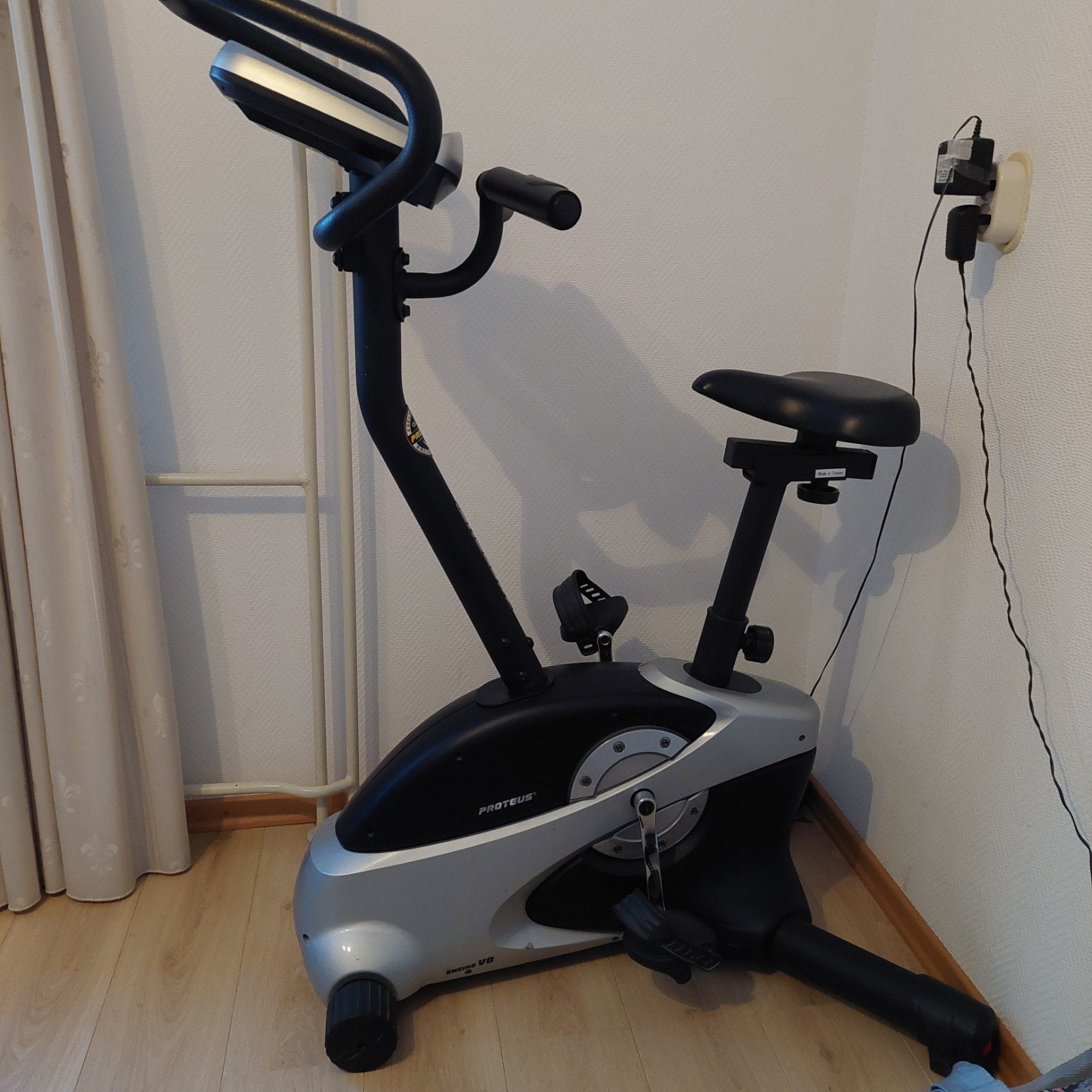 Proteus V8 Engine Hometrainer - Zo goed als nieuw, Sport en Fitness, Ophalen, Zo goed als nieuw, Metaal, Benen