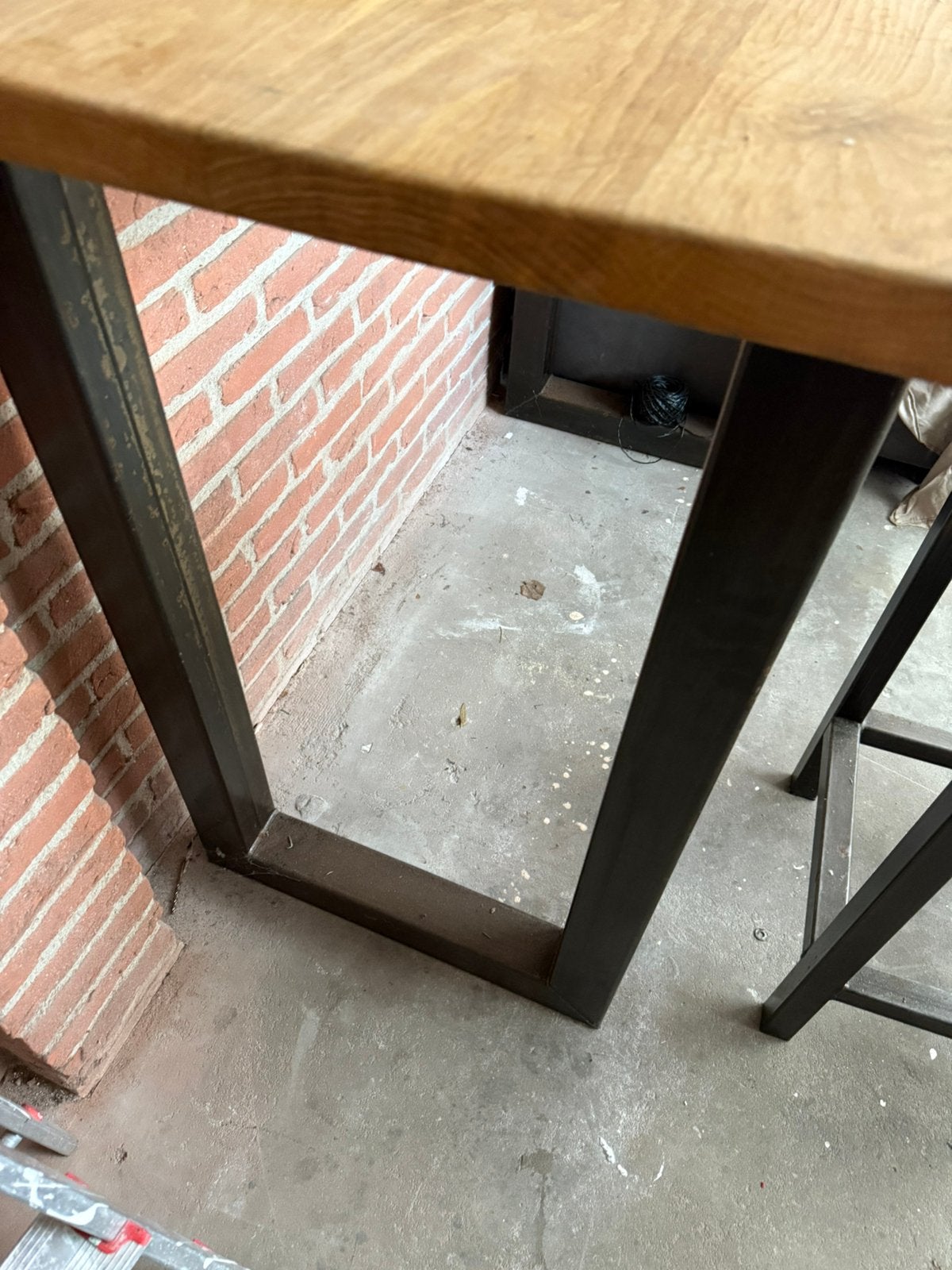 Eikenhouten tafel met 2 krukken, Ophalen, Zo goed als nieuw