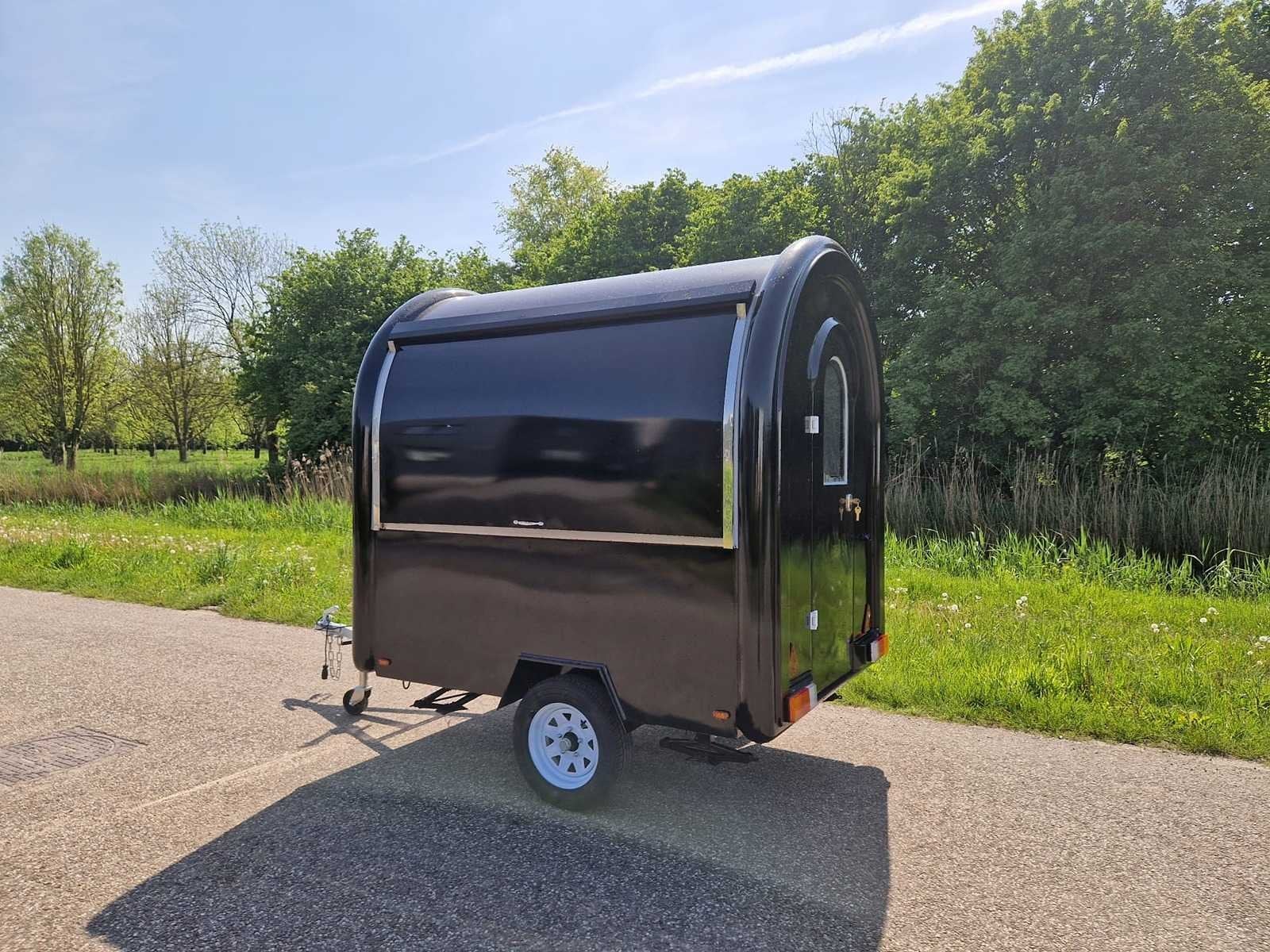 Foodtruck zwart met afzuigkap - 2026, Gebruikt