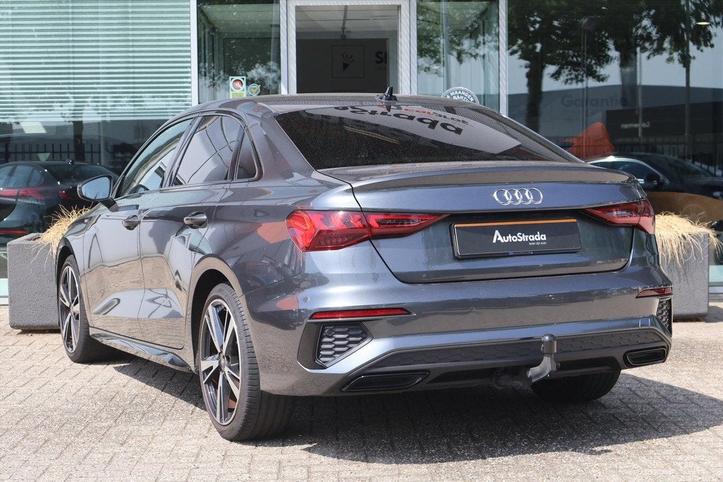 Audi A3 Limousine 30 TFSI S-LINE I Navi I Trekhaak I Climate, Auto's, Gebruikt, Met garantie (alle), Leder en Stof, Origineel Nederlands