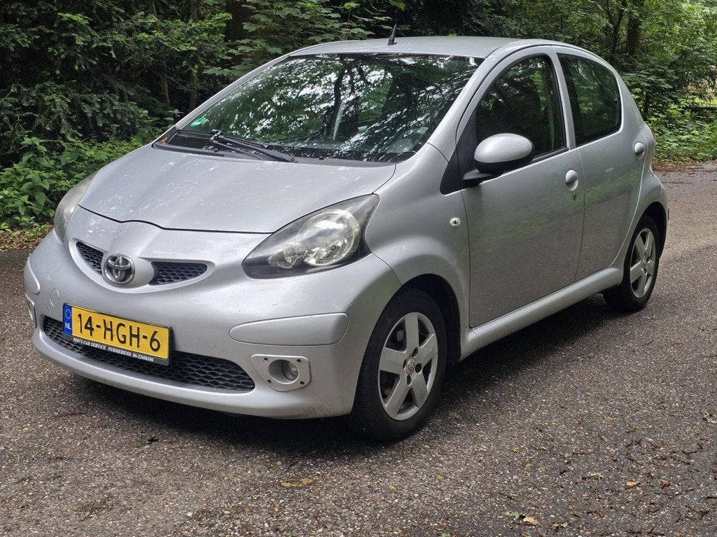 Toyota Aygo 1.0-12V + AIRCO ELEKRAMEN APK 11-6-27, Voorwielaandrijving, Gebruikt, 4 stoelen, 68 pk